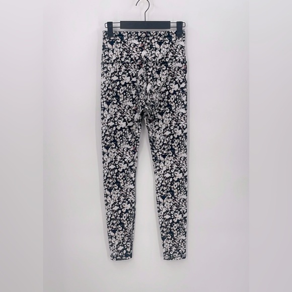 BALANCE Collection Leggings - Picture 3 of 3